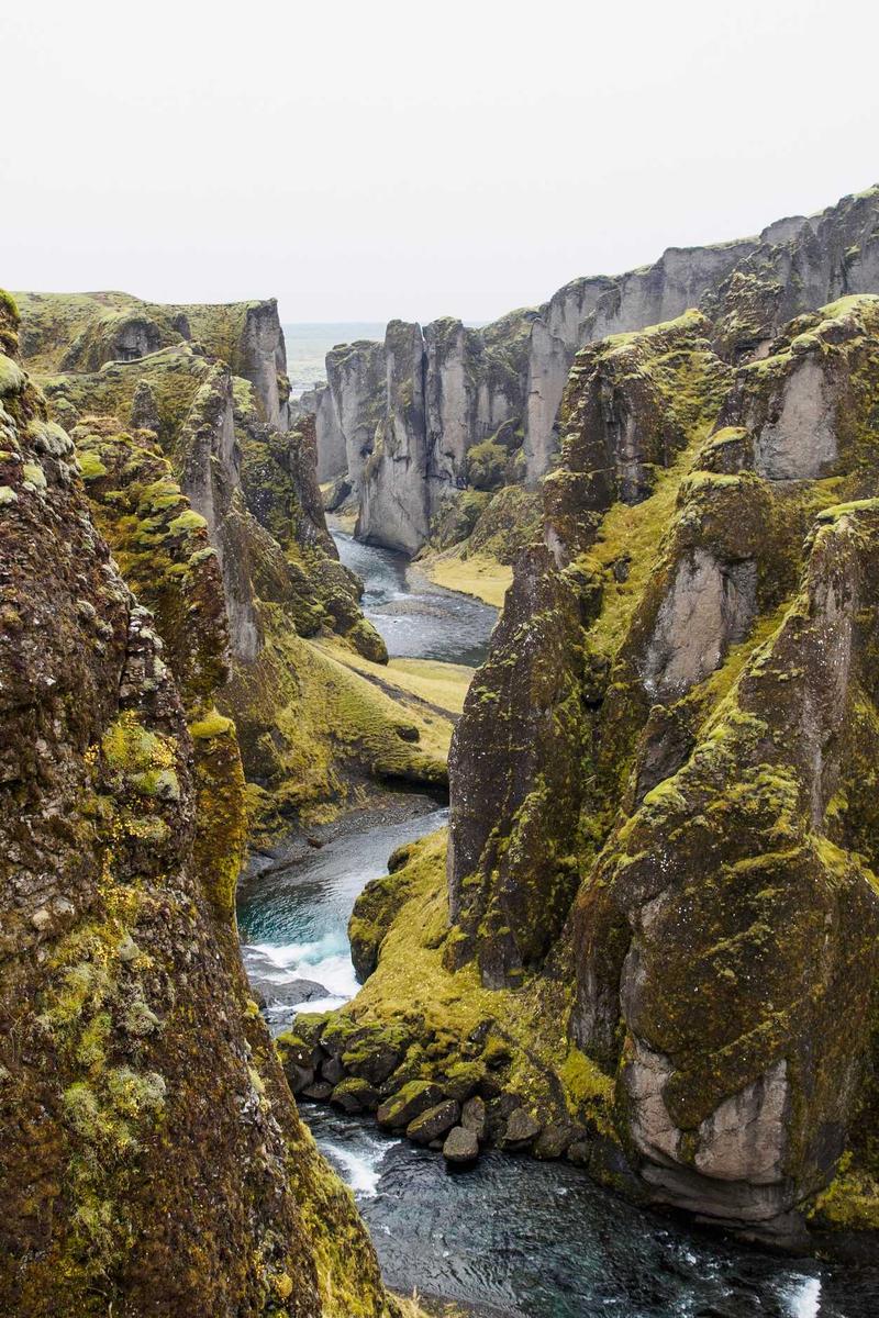 Drip painting in cyan and fuchsia tones